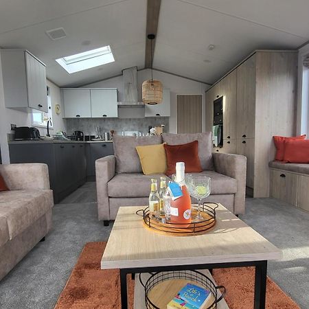 Honeycomb Lodge - Holiday Home 5 Min From Padstow Luaran gambar