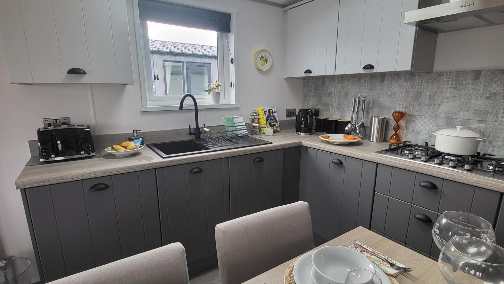 Honeycomb Lodge - Holiday Home 5 Min From Padstow Luaran gambar
